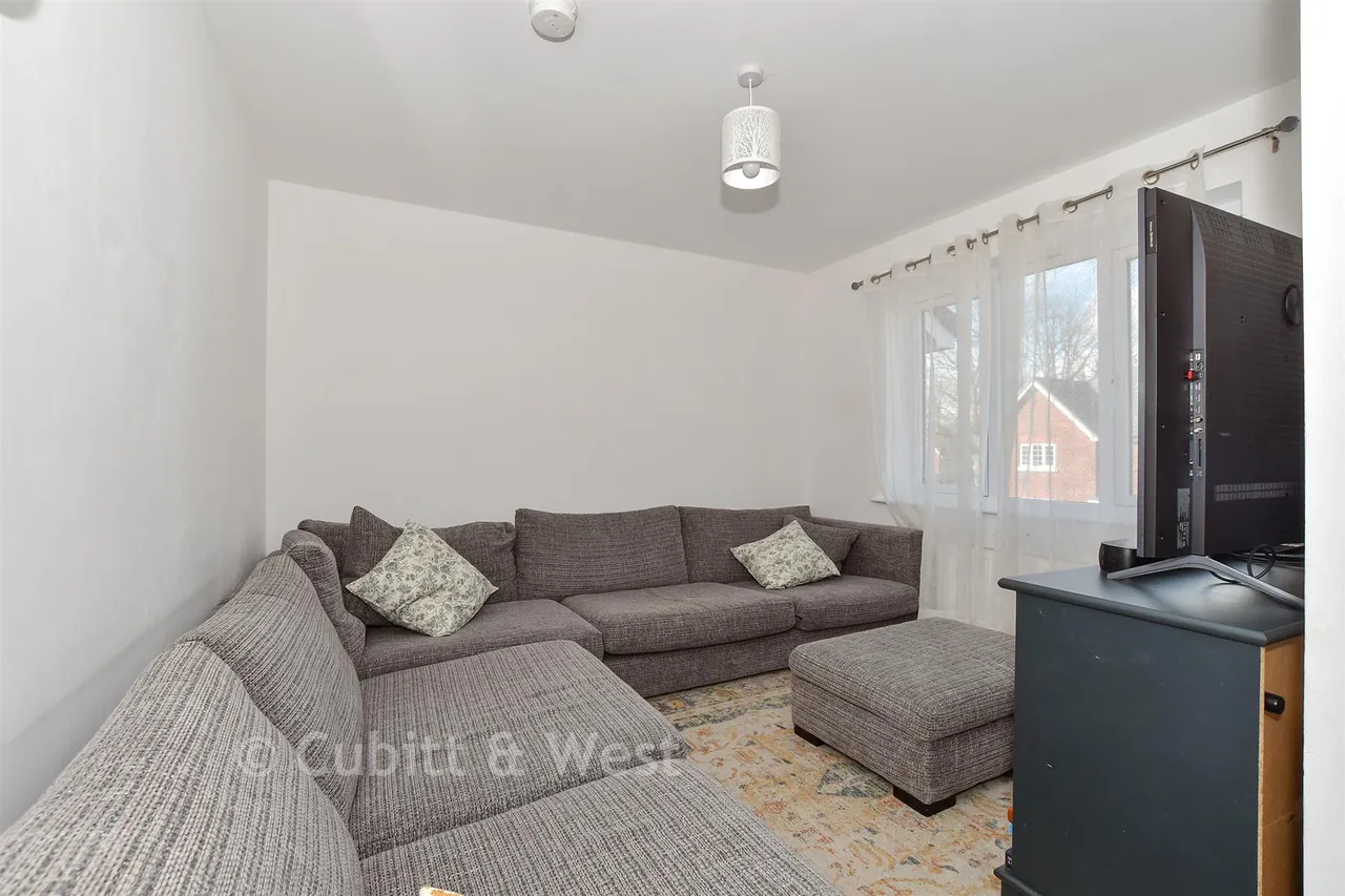 Valley Drive, Forge Wood, RH10, photo 4