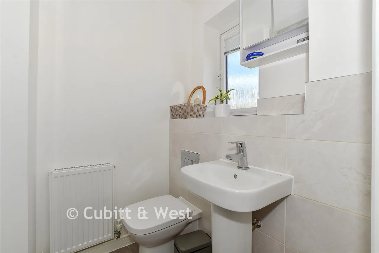 Valley Drive, Forge Wood, RH10, photo 8