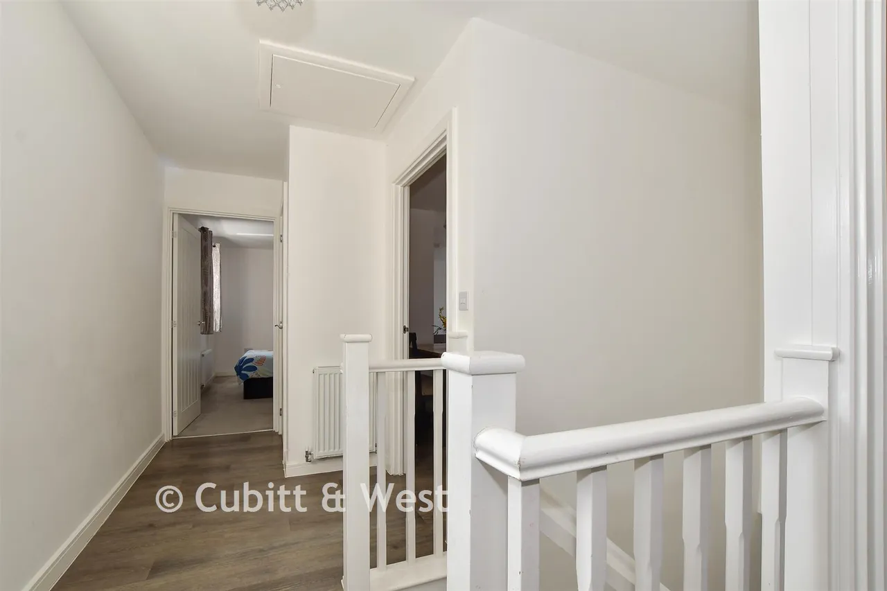 Valley Drive, Forge Wood, RH10, photo 5