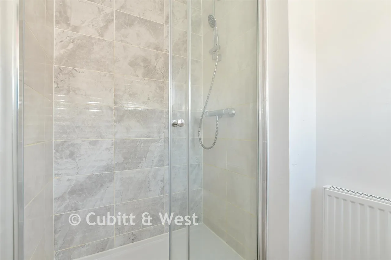 Valley Drive, Forge Wood, RH10, photo 7