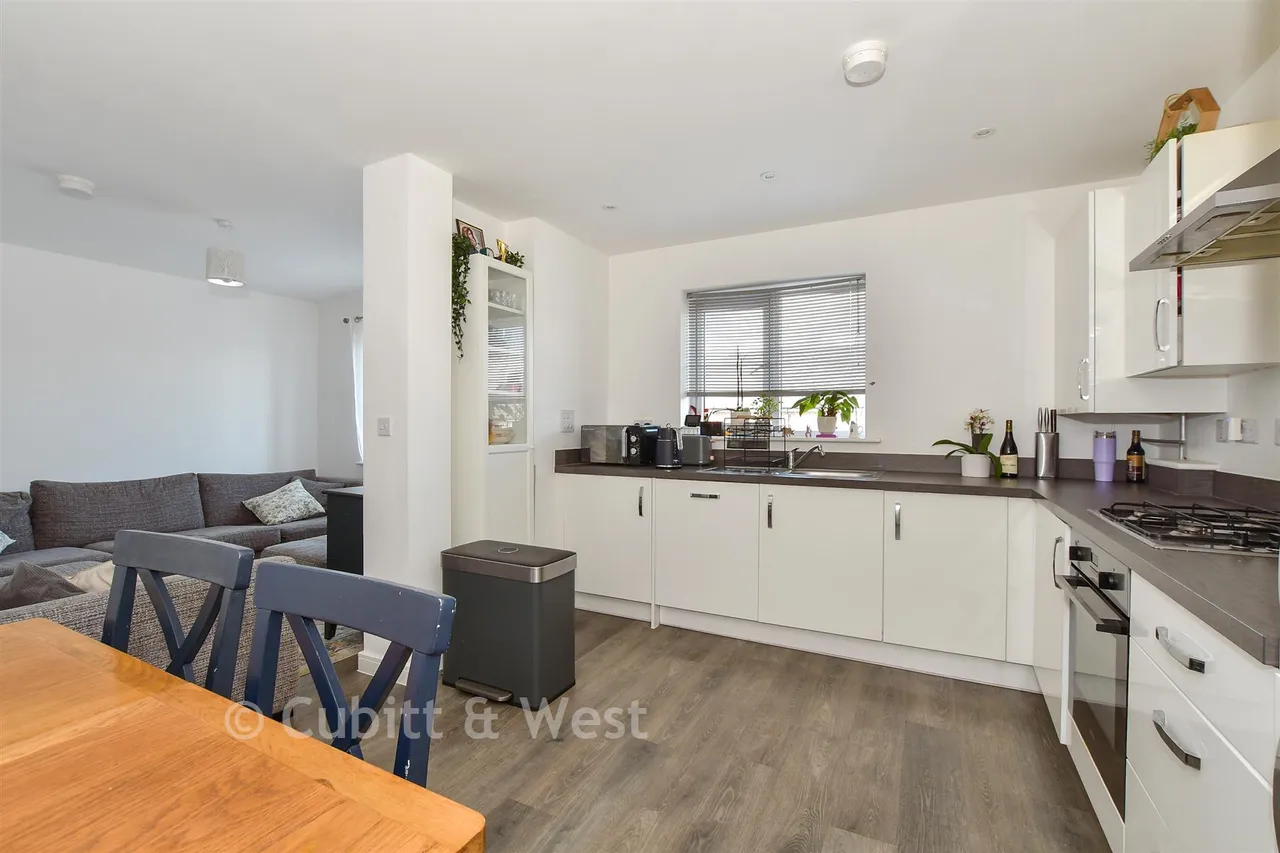 Valley Drive, Forge Wood, RH10, photo 2