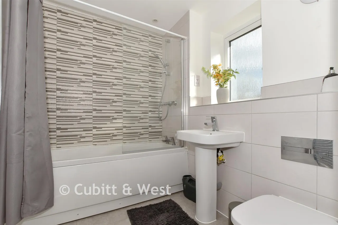 Valley Drive, Forge Wood, RH10, photo 10