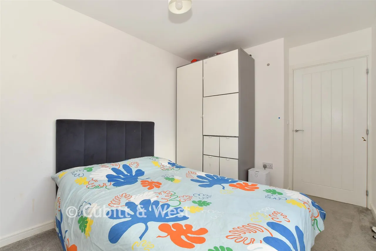 Valley Drive, Forge Wood, RH10, photo 9