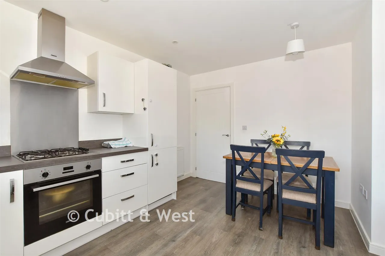 Valley Drive, Forge Wood, RH10, photo 3