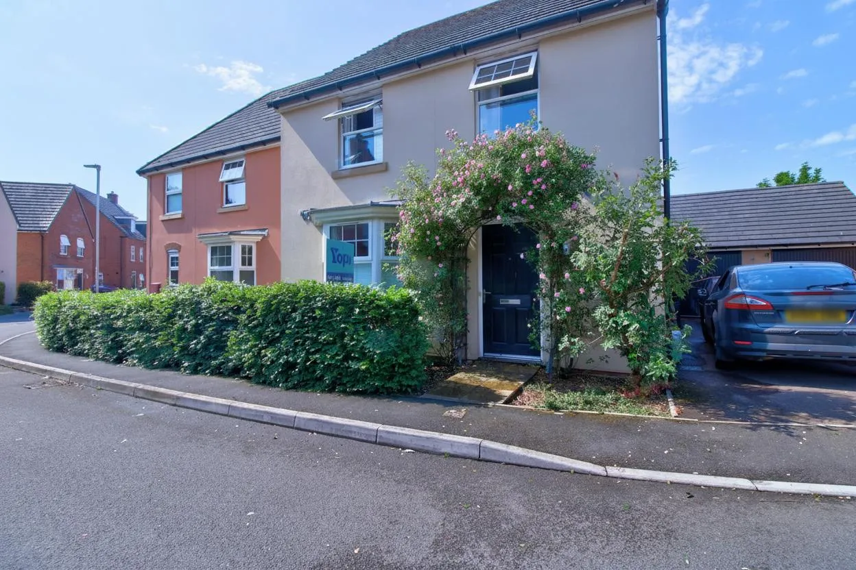 4 bed house for sale, Opulus Way, Monmouth, NP25