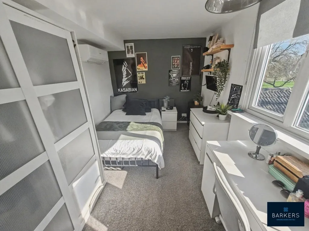 West Street, Drighlington BD11 1BP, photo 11