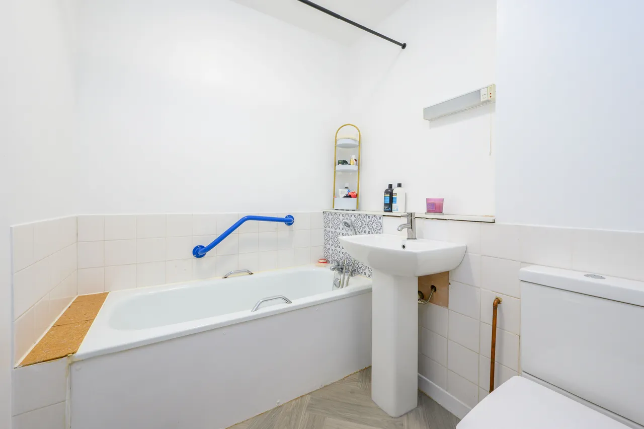 Flat 22, Highwood Court, Potters Lane, Barnet, photo 6