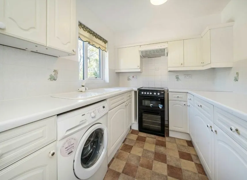 Shepperton Court Drive, Shepperton, TW17, photo 3