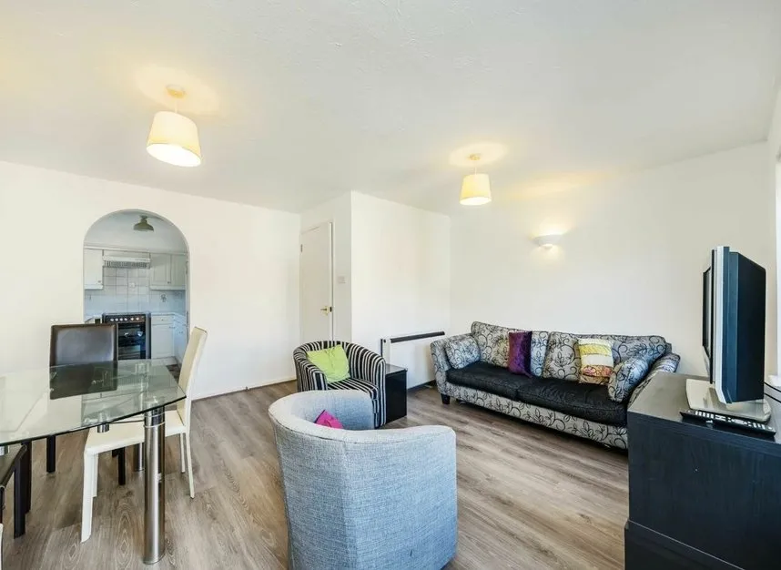 Shepperton Court Drive, Shepperton, TW17, photo 5