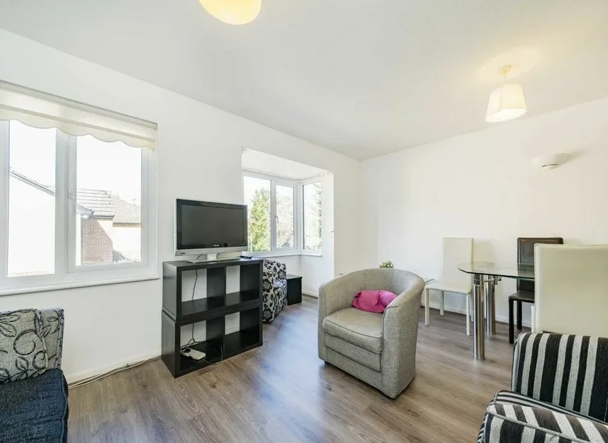 Shepperton Court Drive, Shepperton, TW17, photo 2