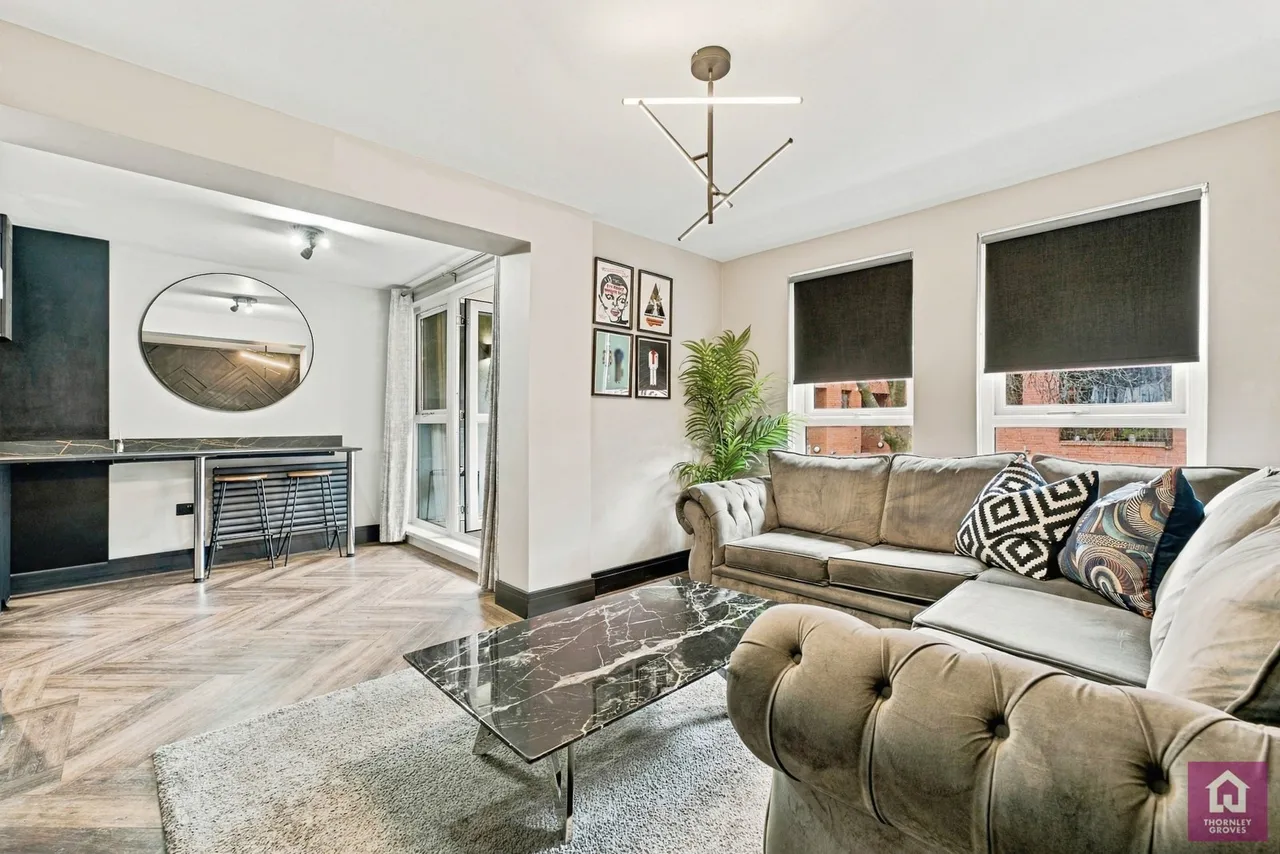 3 bed flat for sale, Silver Jubilee Walk, Northen Quarter, M4