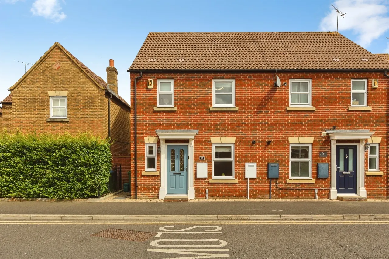 3 bed house for sale — Great Meadow Way, Aylesbury