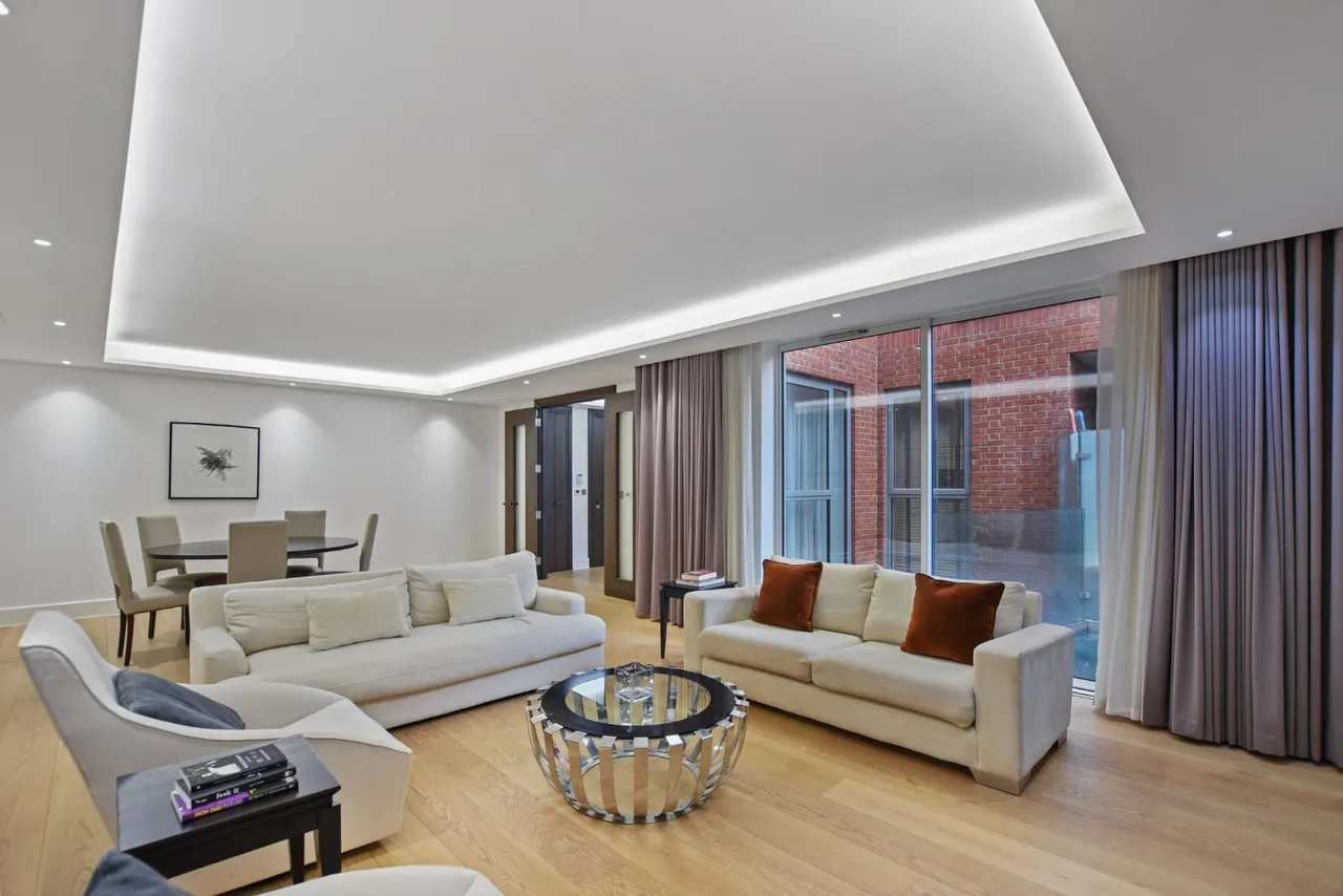 3 bed flat to rent, Logan Place, London, W8
