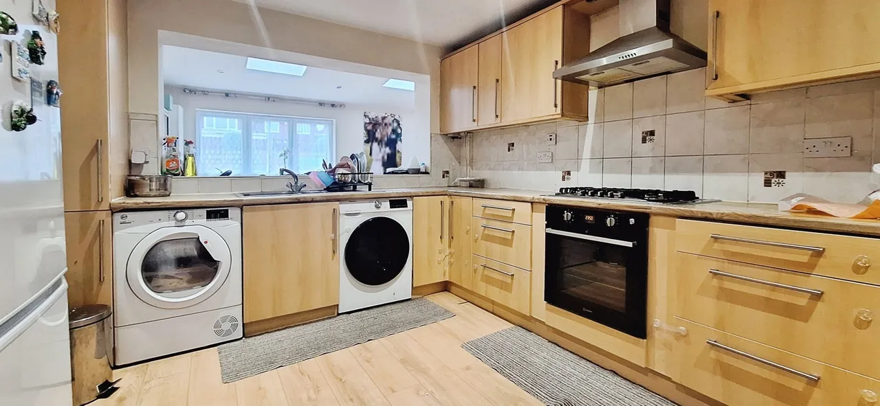 Ramsey Close, Greenford, UB6, photo 3