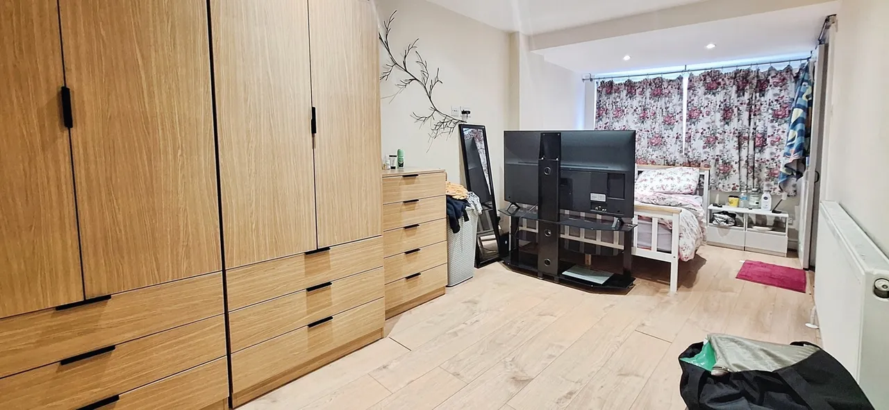 Ramsey Close, Greenford, UB6, photo 9