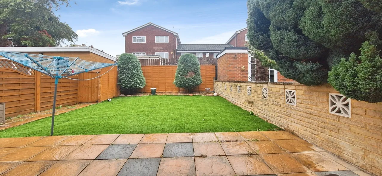 Ramsey Close, Greenford, UB6, photo 5