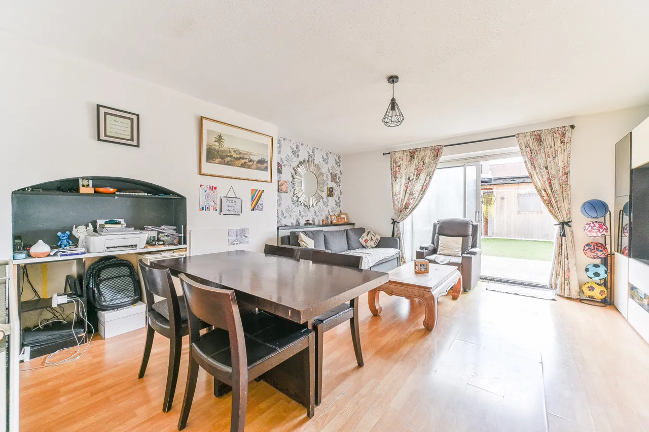 4 Malvern Close, Mitcham, photo 3