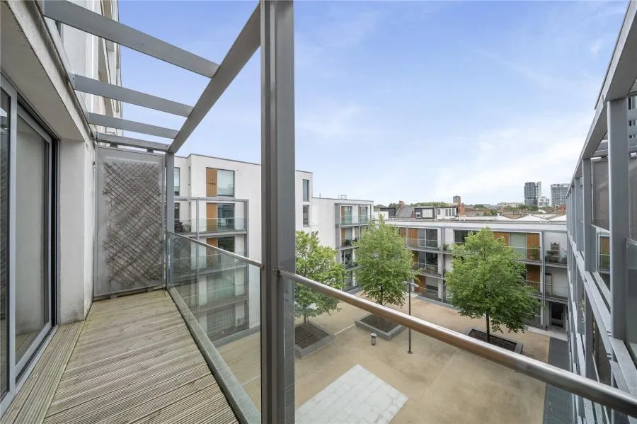 Highbury Stadium Square, London, N5, photo 6