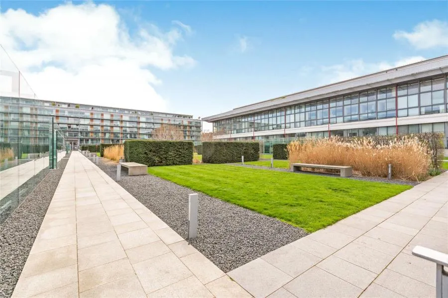 Highbury Stadium Square, London, N5, photo 9