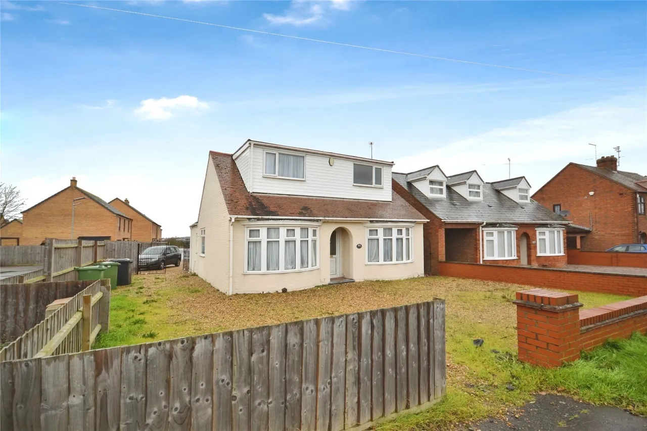4 bed house for sale — Peterborough Road, Farcet, Peterborough, Cambridgeshire, PE7