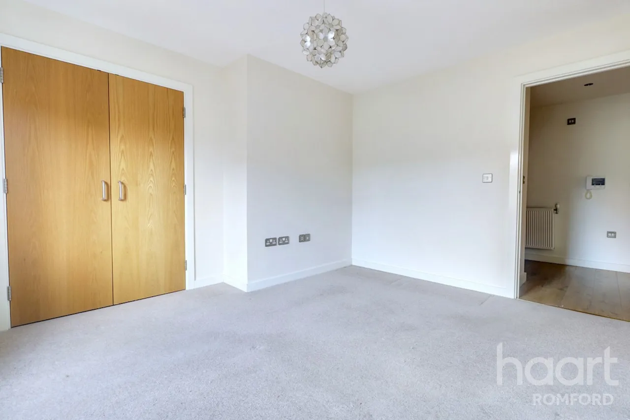 Chapel Court, Romford, RM7, photo 13