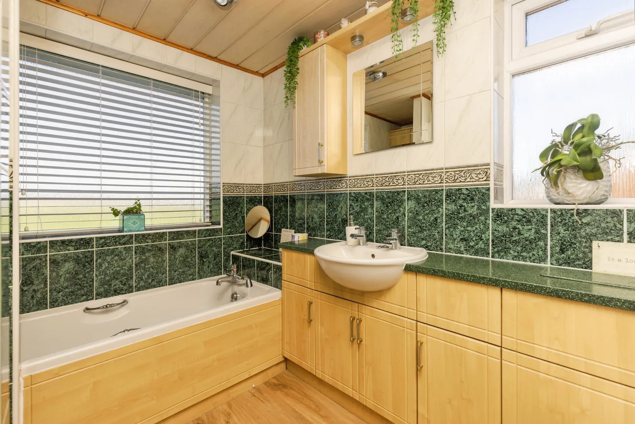 Hepworth Close, Mirfield, WF14, photo 11