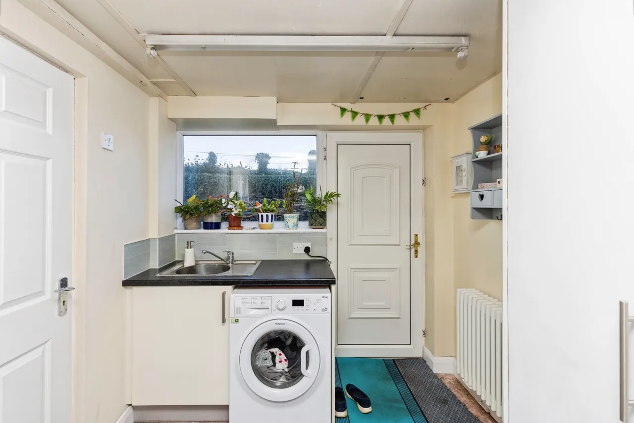 Hepworth Close, Mirfield, WF14, photo 14