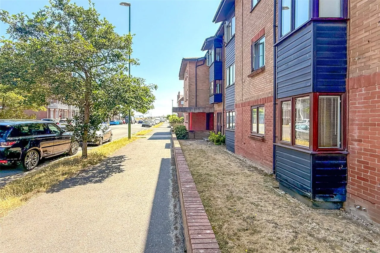 3 bed flat for sale, Littlehampton, BN17
