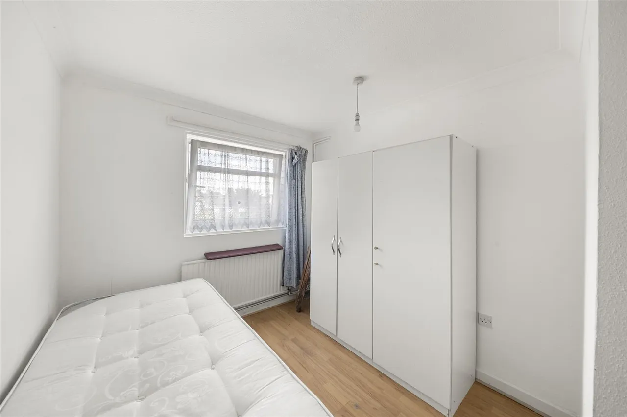 Memorial Close, Heston, photo 7