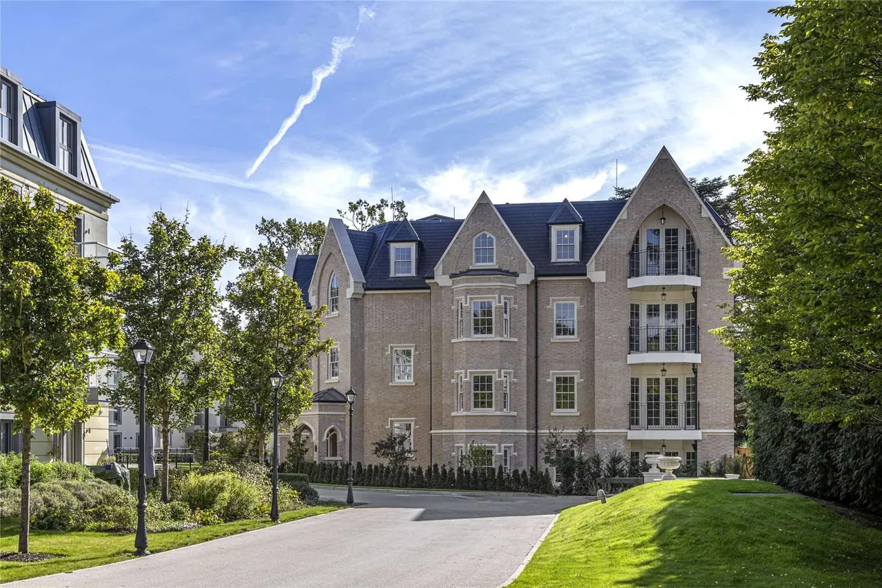 3 bed new development for sale — The Percy, Magna Carta Park, Coopers Hill Lane, Englefield Green Egham, Surrey, TW20 0JY