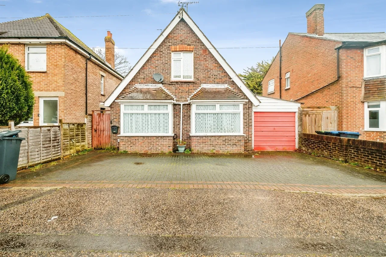 3 bed house for sale, Leigh Road, Worthing, BN14