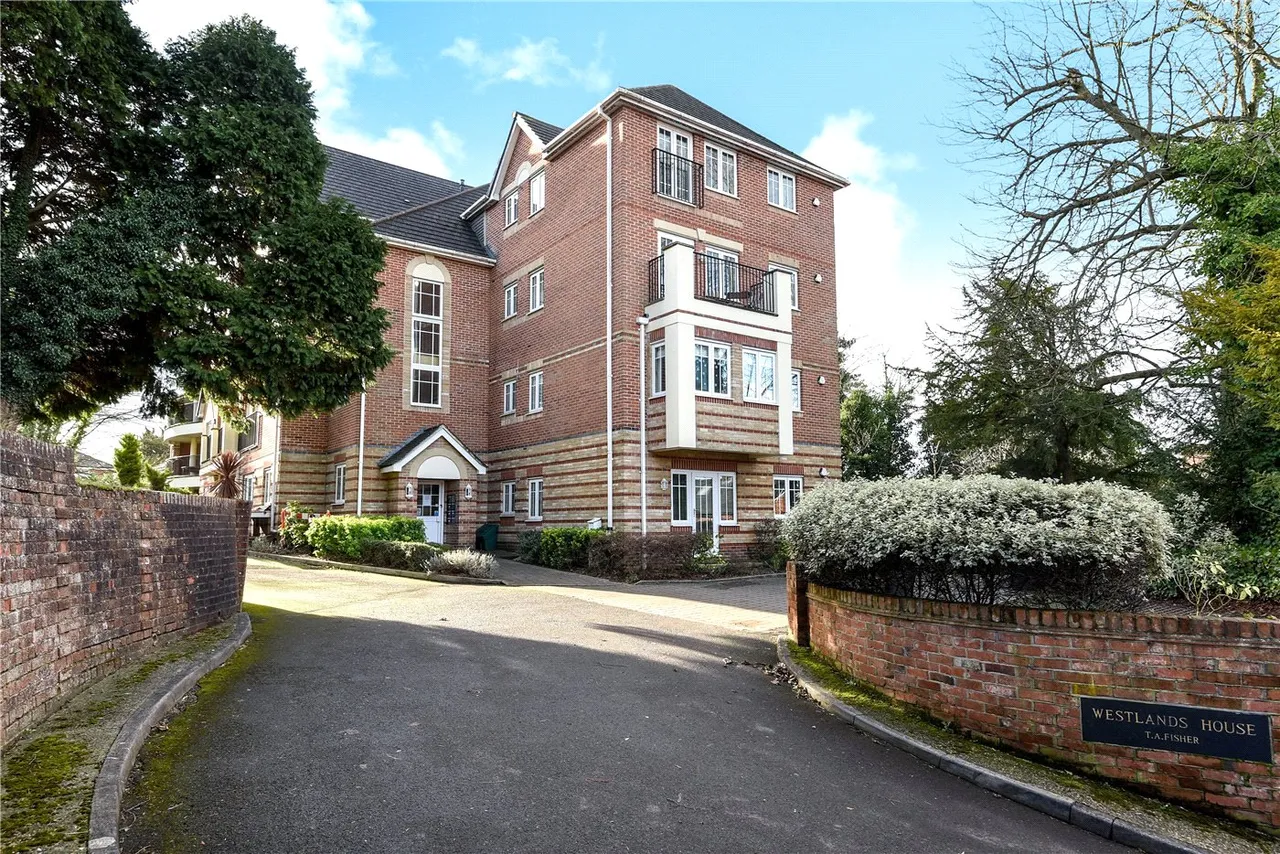 1 bed flat for sale — Westlands House, Bounty Road, Basingstoke, Hampshire, RG21