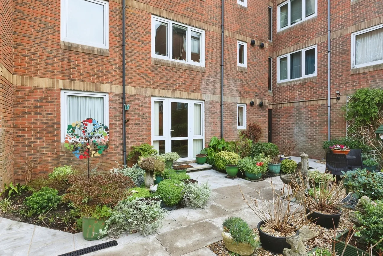 1 bed flat for sale, Queens Park West Drive, Queens Park, BH8