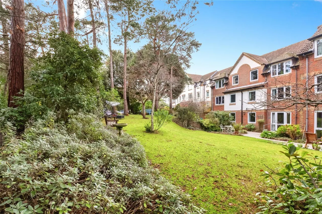 Queens Park West Drive, Queens Park, BH8, photo 3