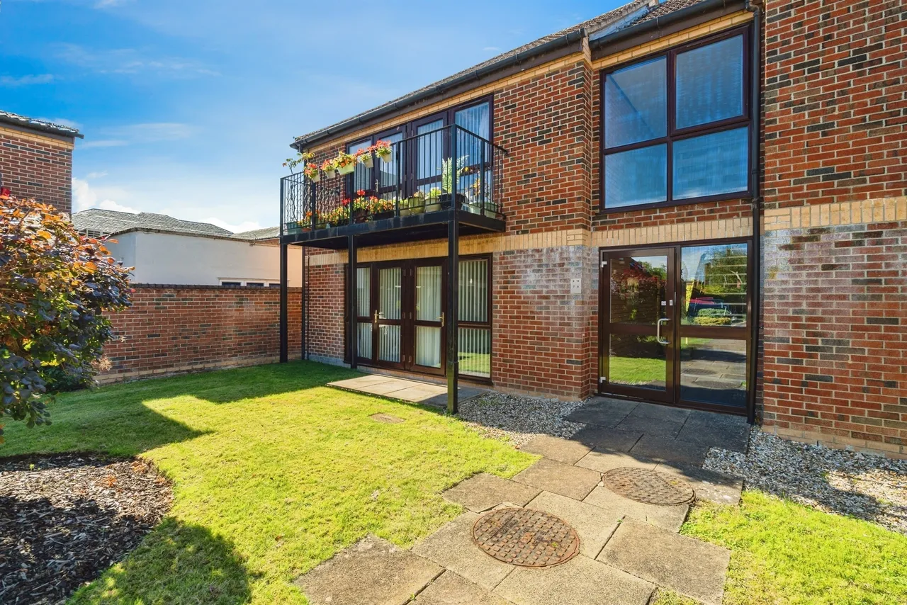 1 bed flat for sale — Church Street, Diss