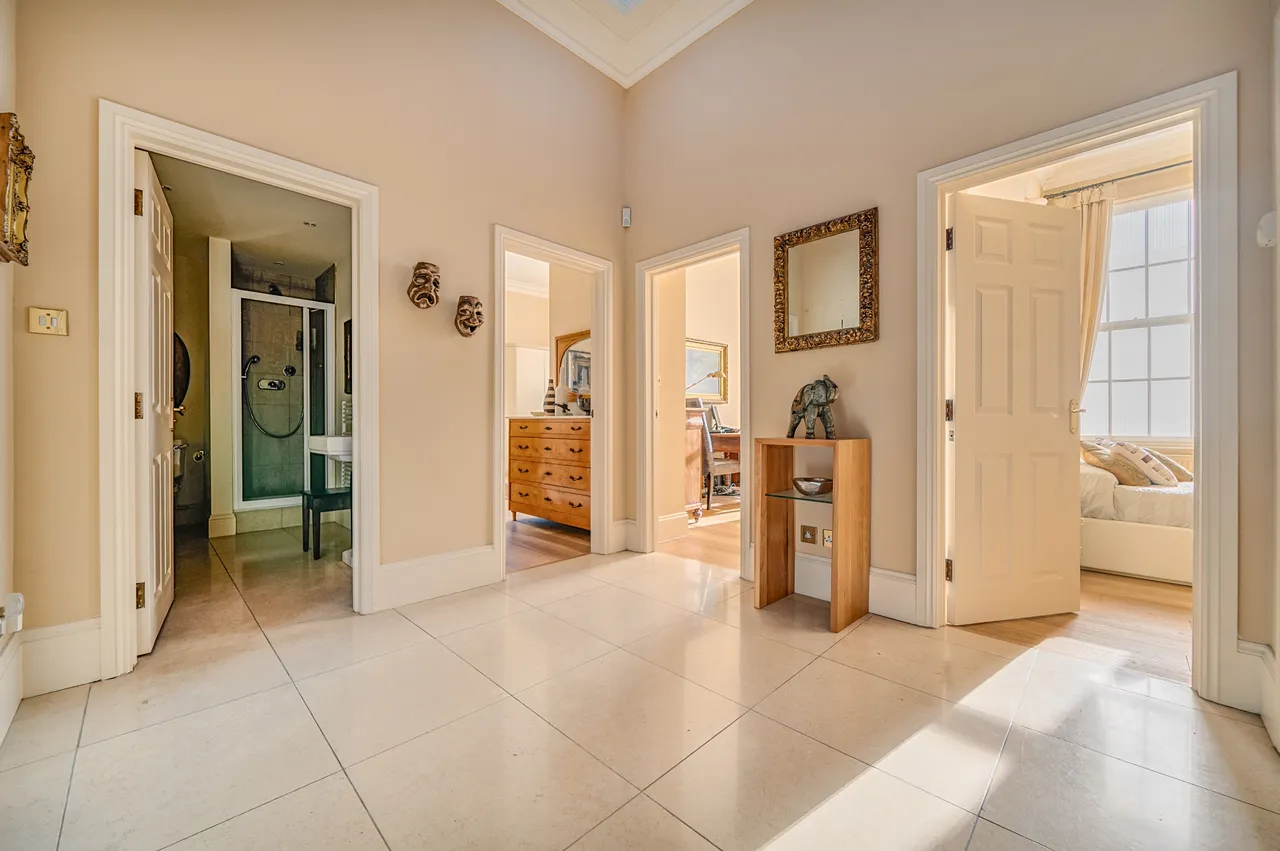 Royal Drive, London, N11, photo 9