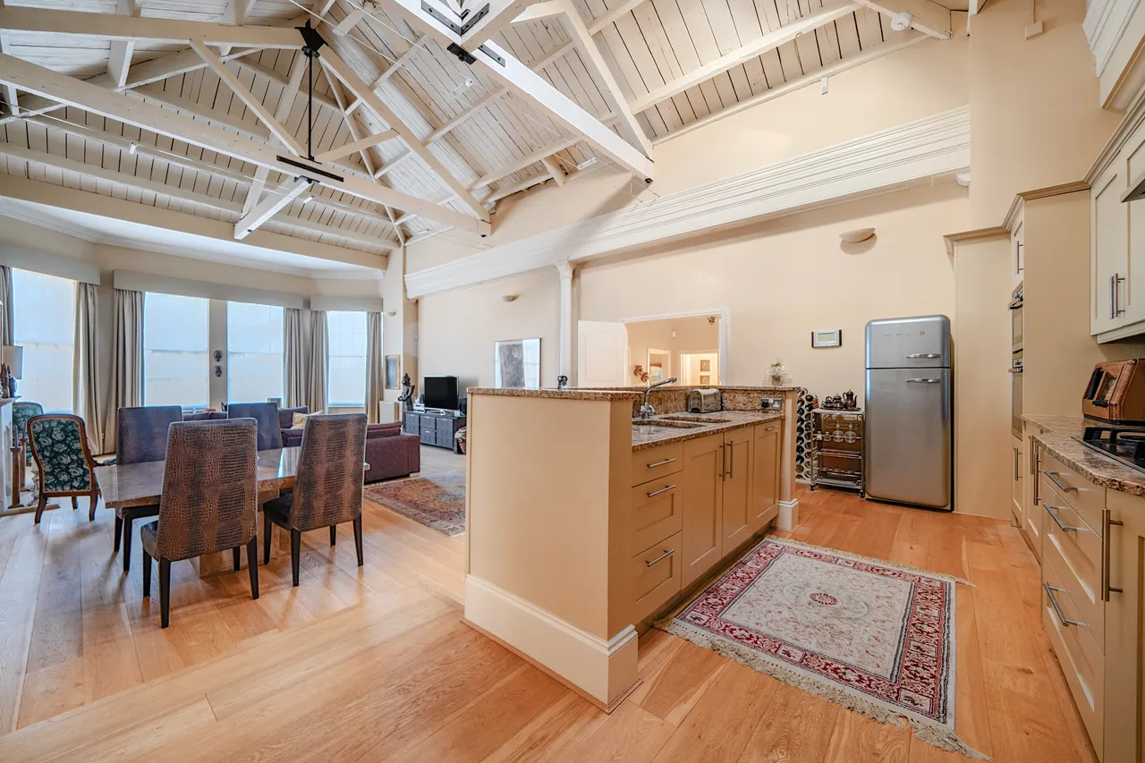 Royal Drive, London, N11, photo 8