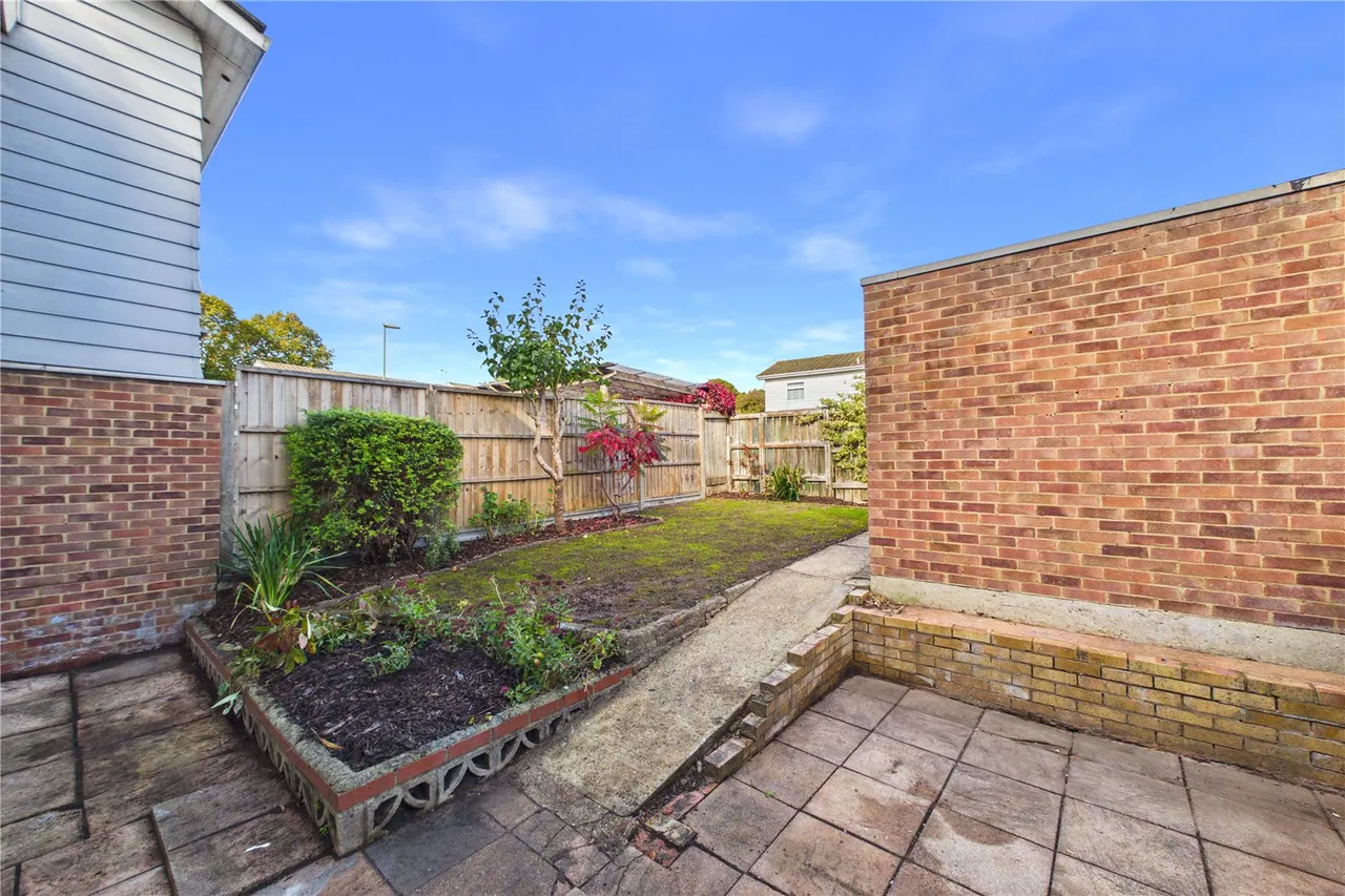 Dover Close, Basingstoke, RG23, photo 4