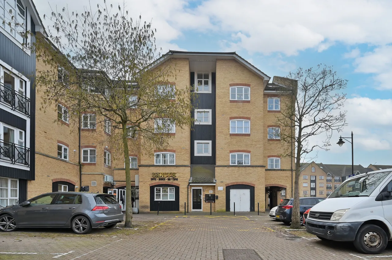 2 bed flat for sale — 25 Dickinson Quay, Hemel Hempstead