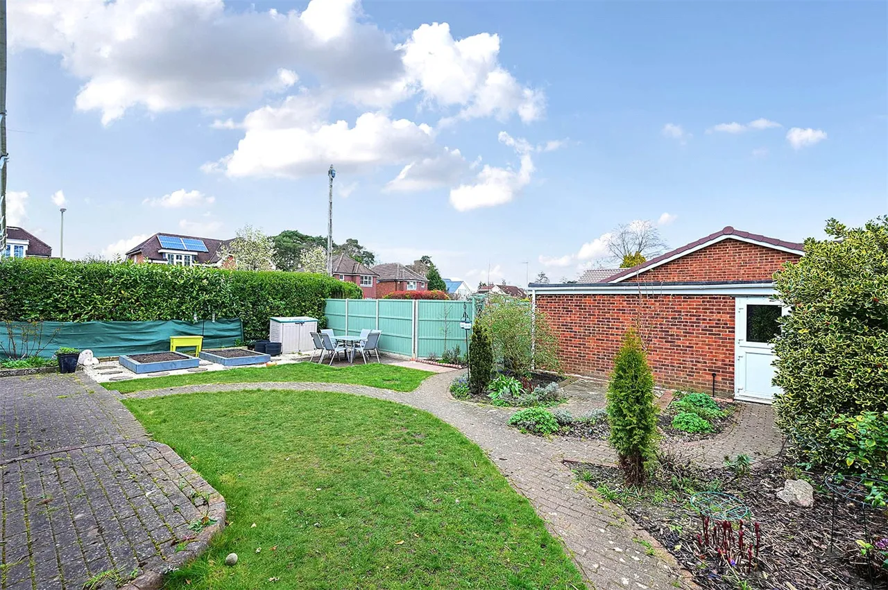 Reading Road South, Church Crookham, Fleet, Hampshire, GU52 6AL, photo 15