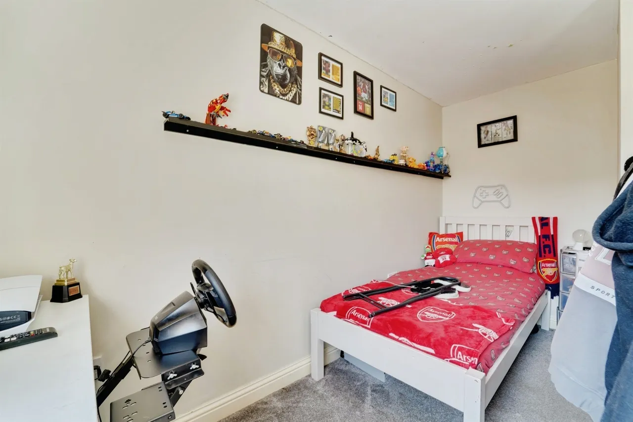 Samuel Jones Crescent, Little Paxton, PE19, photo 9