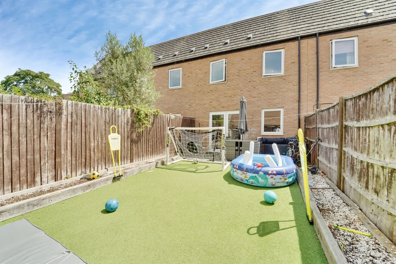 Samuel Jones Crescent, Little Paxton, PE19, photo 12