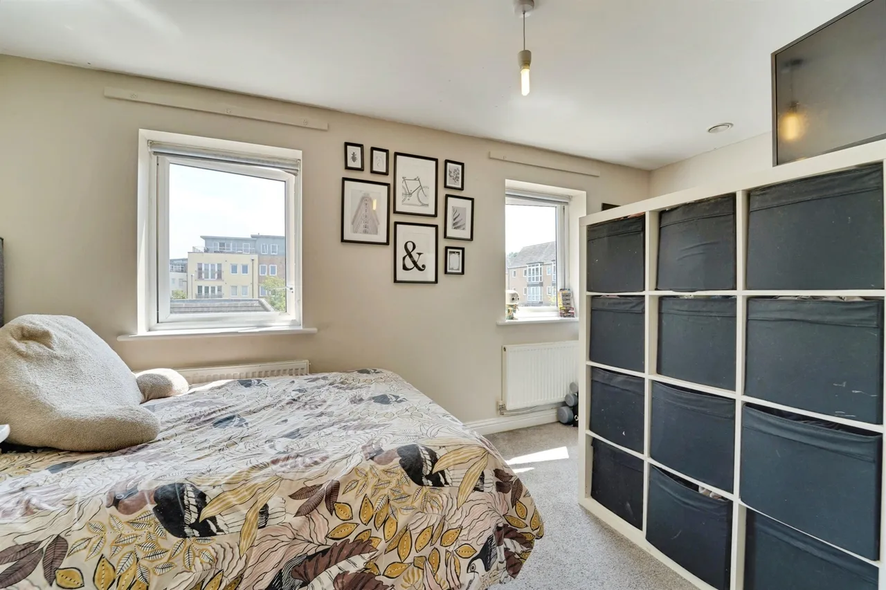 Samuel Jones Crescent, Little Paxton, PE19, photo 8