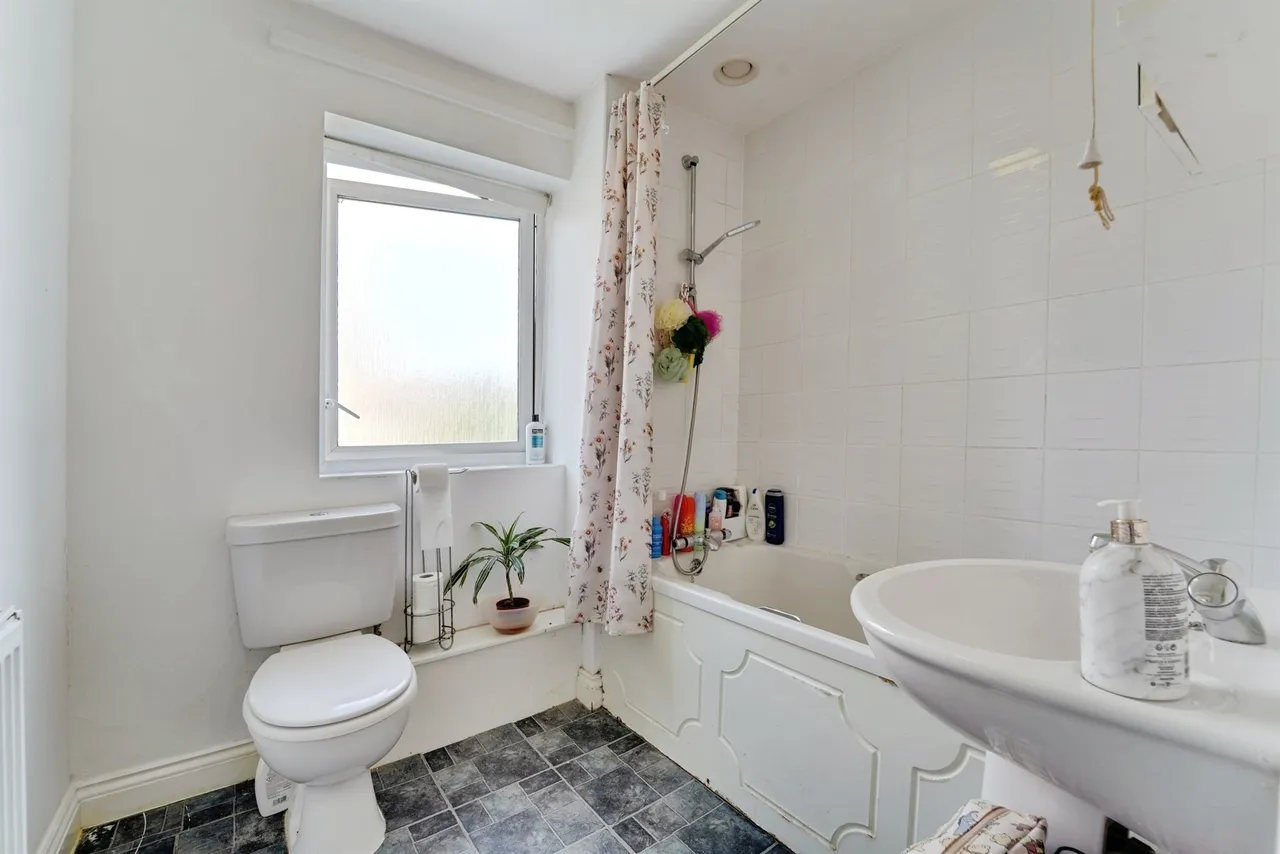 Samuel Jones Crescent, Little Paxton, PE19, photo 11