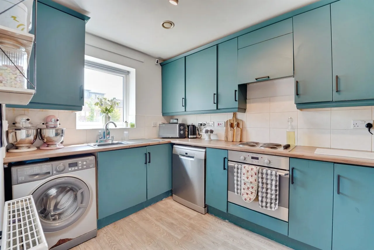 Samuel Jones Crescent, Little Paxton, PE19, photo 5