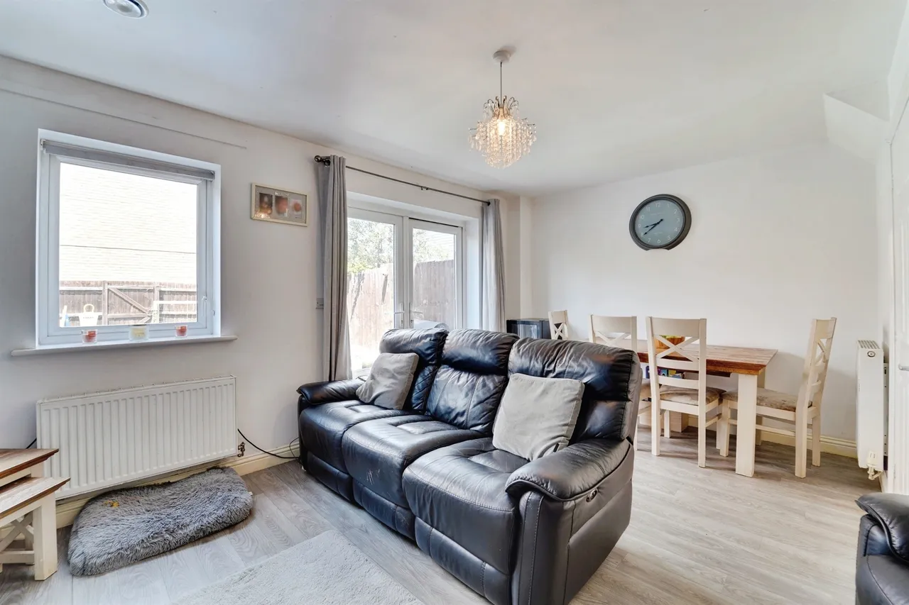 Samuel Jones Crescent, Little Paxton, PE19, photo 3