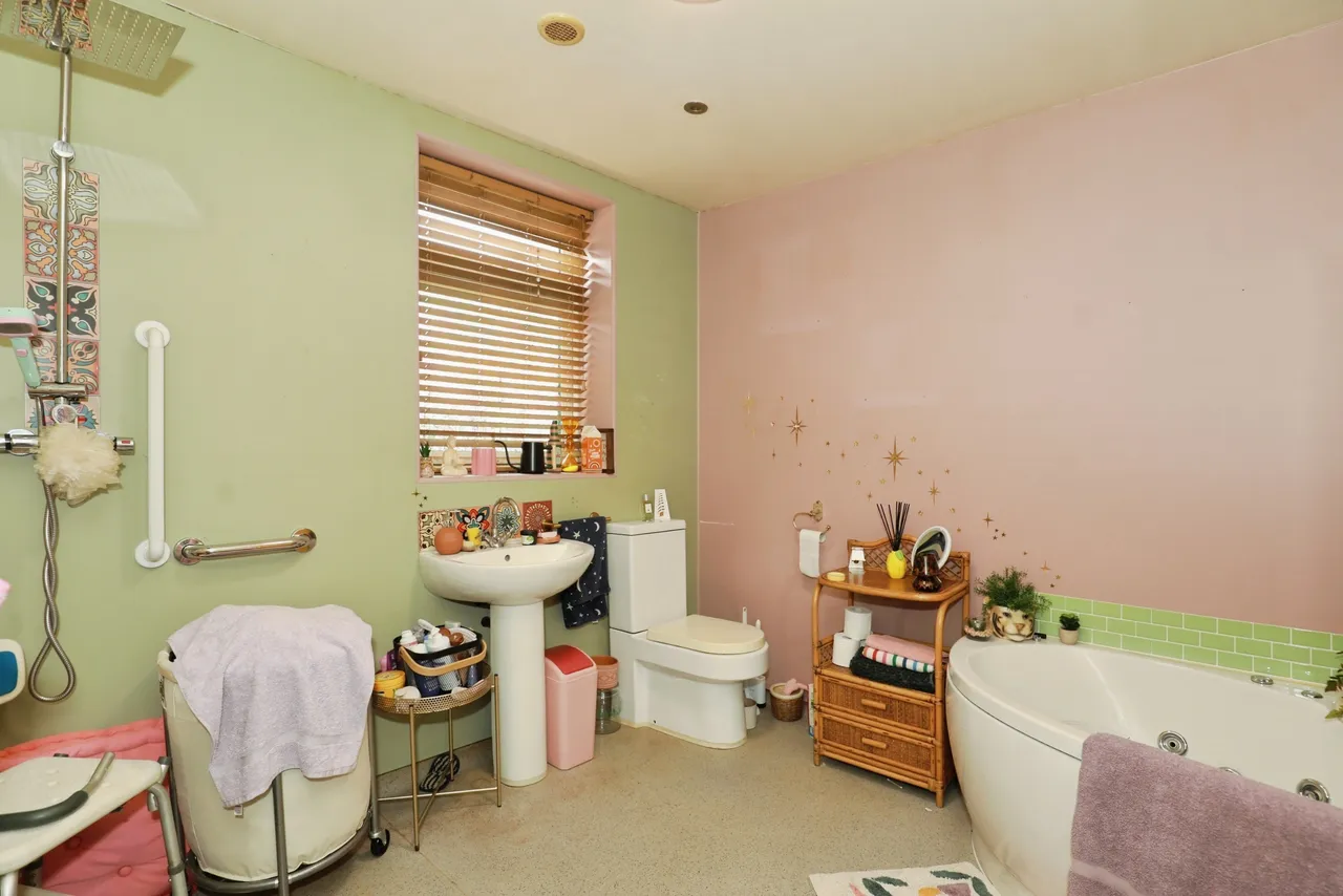 Bradwell Lane, Newcastle, ST5, photo 13