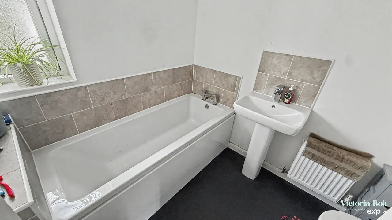 Spindle Crescent, Plympton, photo 12