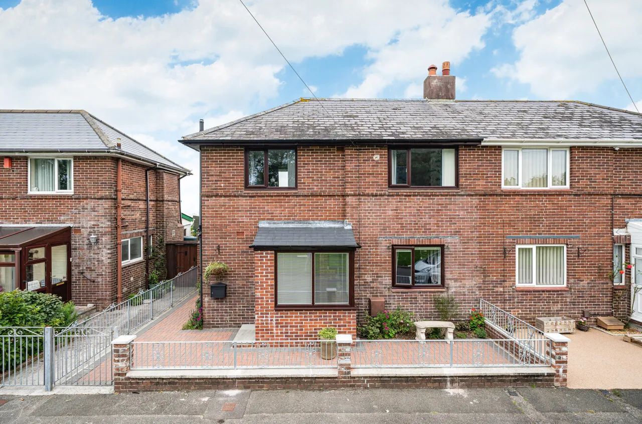 3 bed property for sale — Admiralty Road, Plymouth, Devon, PL5