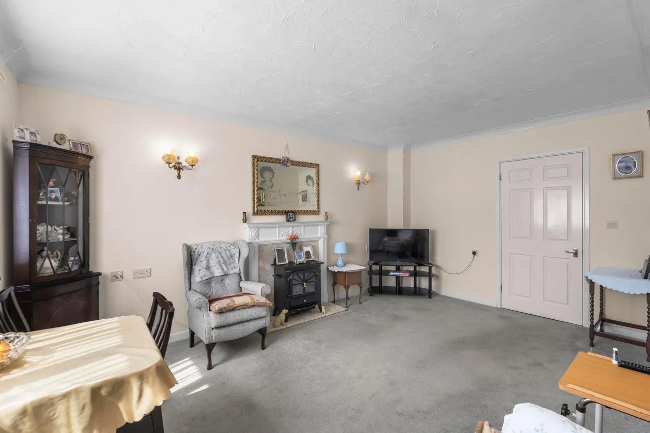 Pond Court The Ridgeway, Codicote, SG4, photo 2